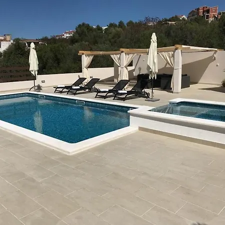 In Okrug Gornji With Sea View, Balcony, Air Conditioning, Wifi 5048-2 * Trogir