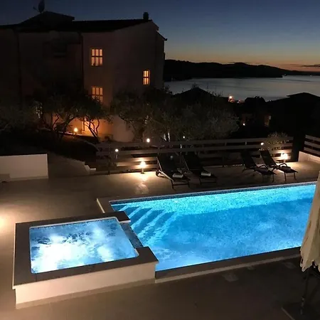 Apartment In Okrug Gornji With Sea View, Balcony, Air Conditioning, Wifi 5048-2 Trogir