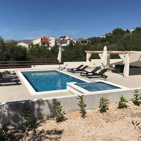 In Okrug Gornji With Sea View, Balcony, Air Conditioning, Wifi 5048-2 Apartment
