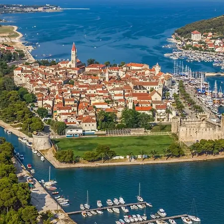 In Okrug Gornji With Sea View, Balcony, Air Conditioning, Wifi 5048-2 Trogir